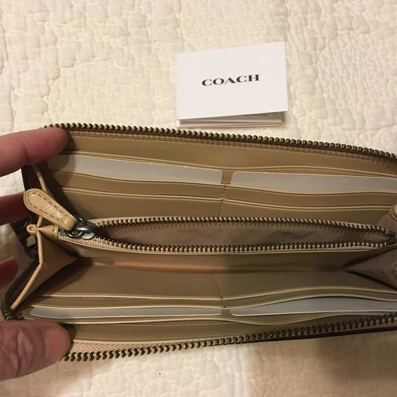 Coach Smooth Leather Accordion Zip Wallet – being sold on Coach website for $225 - Picture 3 of 6